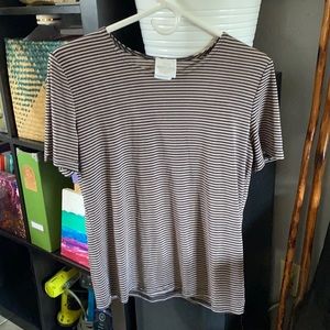 2/$14 Comfortable shirt can tuck in or tie in front